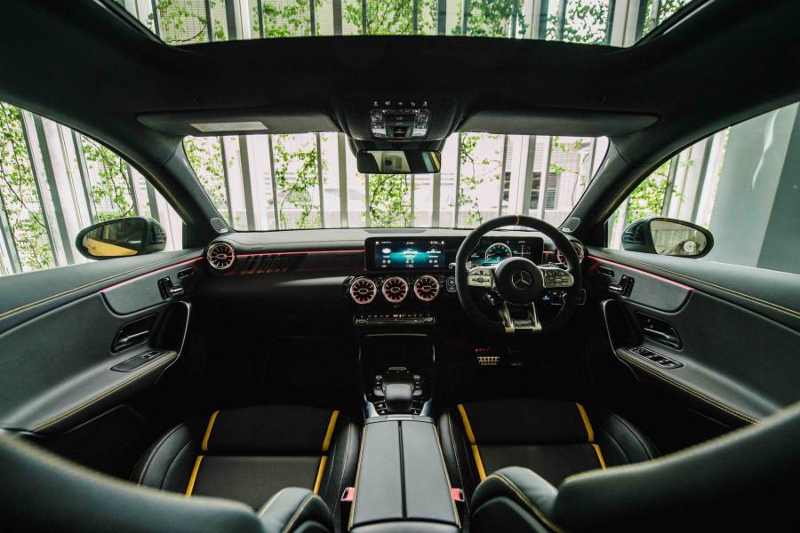 Торпедо Mercedes-AMG A45 S 4Matic+ Aerodynamic Package Edition 1 (W177) 2020 года  (MY) (фото 10 из 10)